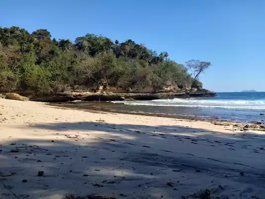 Pantai Jung Pakis Tulungagung