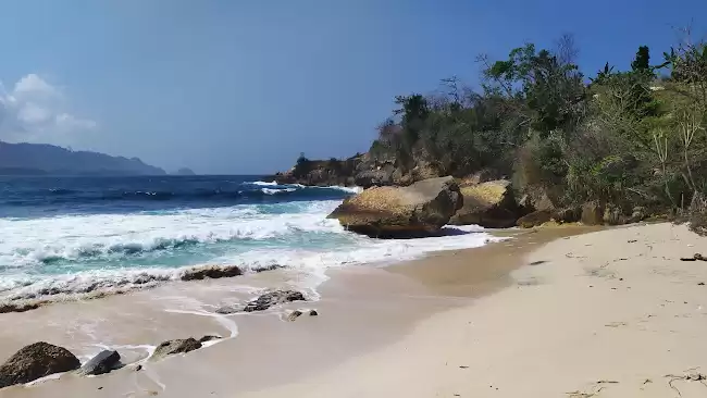 Pantai Semrawang Tulungagung