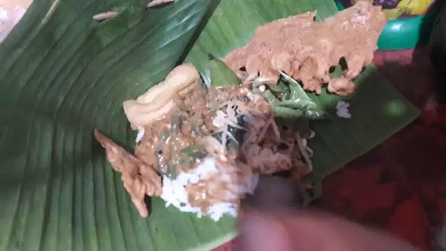 Nasi Pecel Pincuk Bu Semi Tulungagung